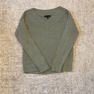 Women’s Banana Republic Sage Green V-Neck Long Sleeve Knit Sweater Size S